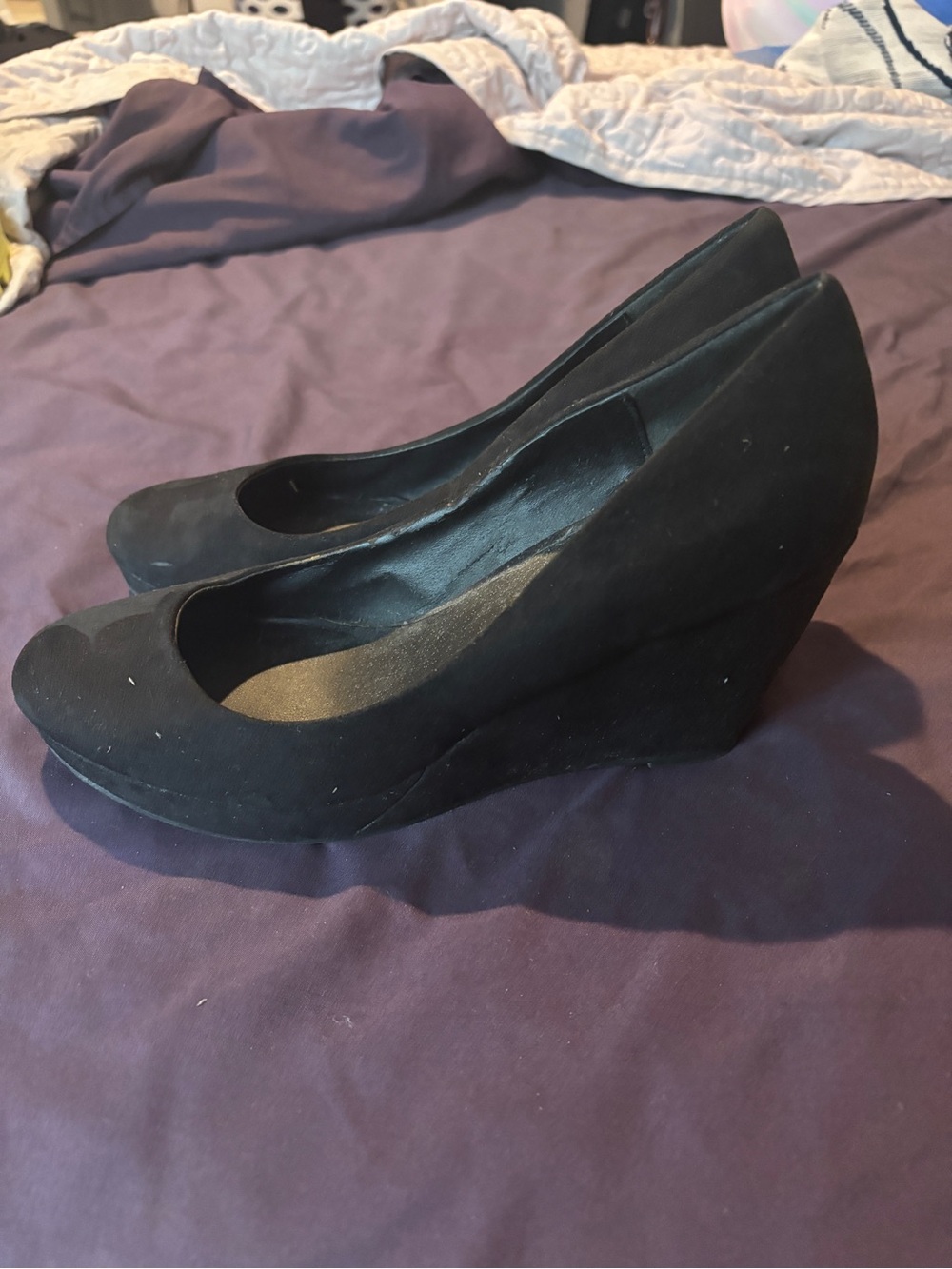 Apt. 9 Black Suede Round-Toe Low Heel Pumps